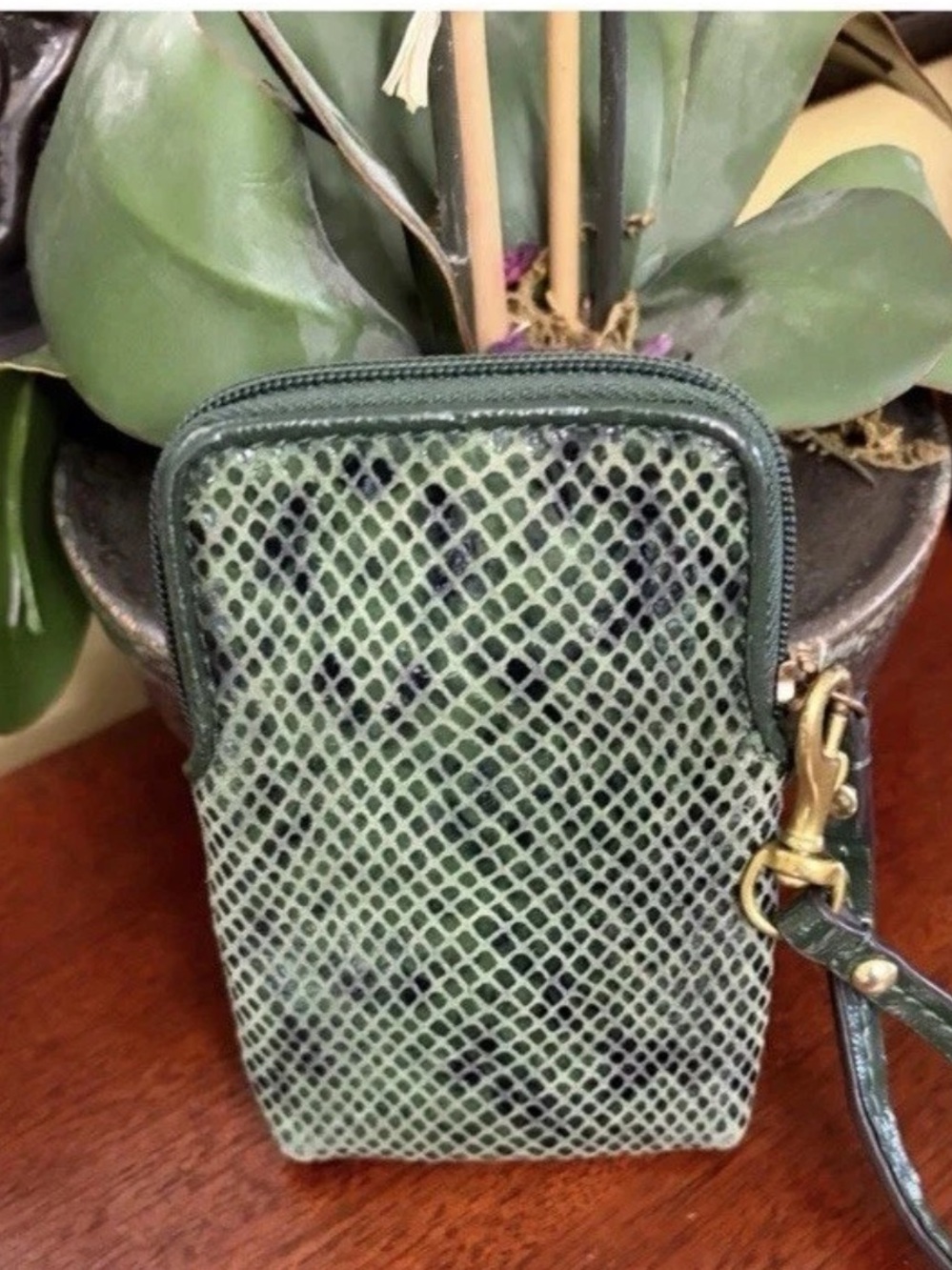 Coach Signature Snake
Embossed Universal Phone Case
Wristlet Green F67040 - Picture 2 of 6
